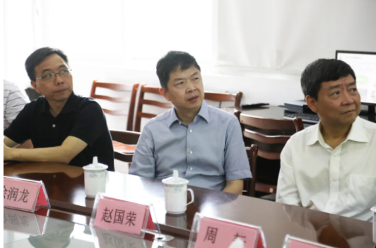 6月4日，省市场监管局党委委员、副局长，省药品监管局党组书记、局长徐润龙带队来公司开展“三服务”活动